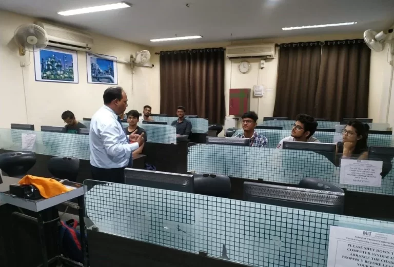 Students attending best interview course in Pune India